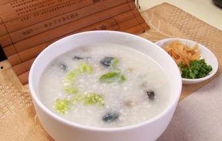 88岁老人吃瓜粥视频,温馨画面传递岁月温情