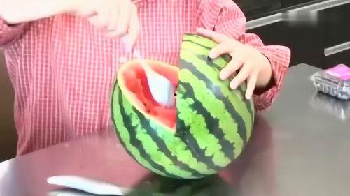 小火龙吃瓜视频,揭秘网红美食背后的故事