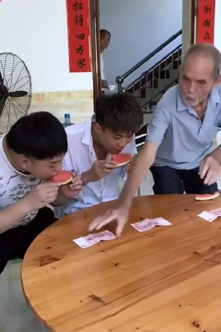 老爷子吃瓜视频,揭秘娱乐圈幕后故事