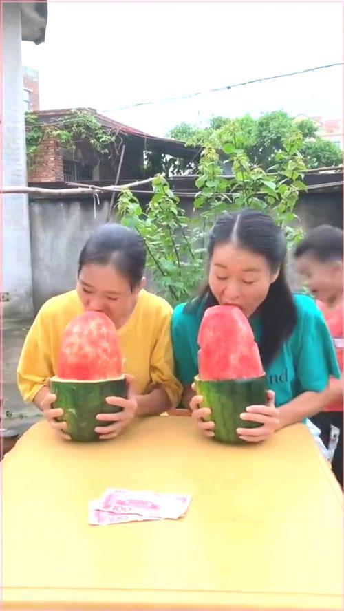 吃大瓜的搞笑视频,让你笑到肚子疼