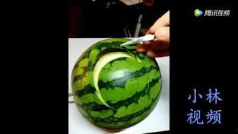 战士吃哈密瓜视频,甜蜜瞬间，战地风情