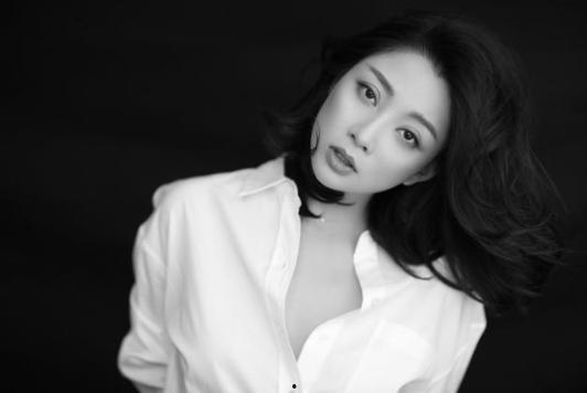 殷桃吃瓜小表妹视频大全,趣味横生的欢乐时光