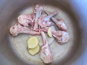 女孩吃骨鸡瓜好吗视频,女孩美味探索，营养与口感并存