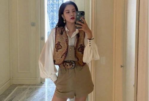 吃瓜一个白衣服女的视频,这画面太美了！