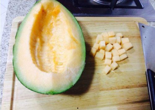 蛋黄吃哈密瓜视频大全,创意美食视频大盘点