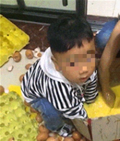 小孩挨打吃瓜视频大全图片,孩子遭遇的残酷现实