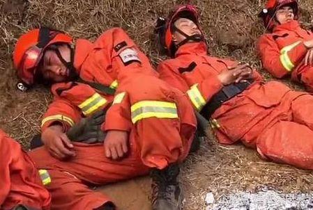 重庆消防员吃瓜视频曝光,揭秘消防员日常趣事