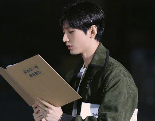 成毅快本吃瓜视频大全,笑料百出，趣味横生