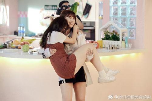 女团吃瓜视频,爆笑瞬间引网友热议